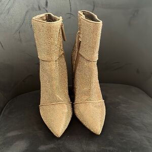Steve Madden Elegant Gold Textured Women's Boots
